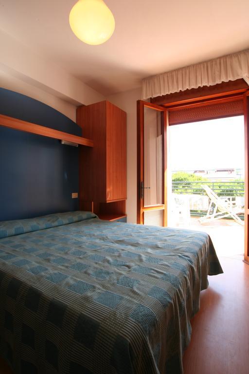Hotel Midi Лидо ди Йезоло Стая снимка