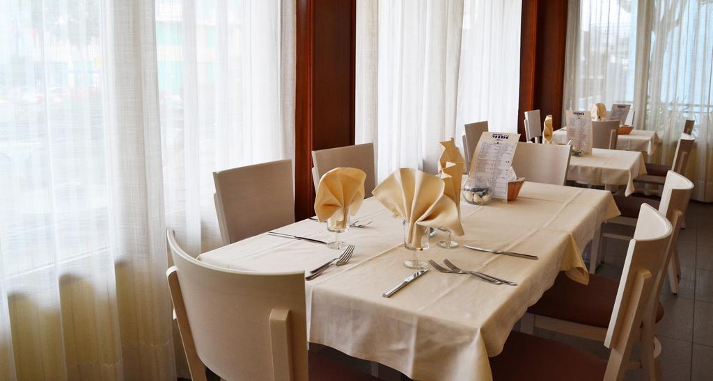 Hotel Midi Лидо ди Йезоло Екстериор снимка