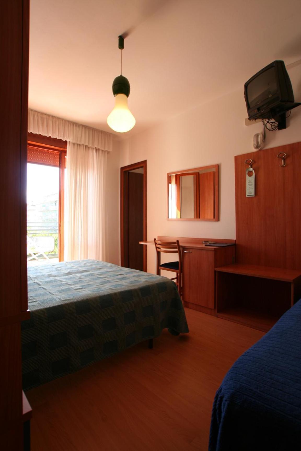 Hotel Midi Лидо ди Йезоло Стая снимка