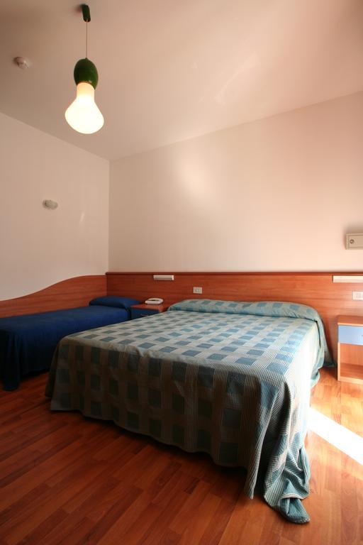 Hotel Midi Лидо ди Йезоло Екстериор снимка